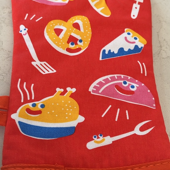 NWT Smells Like Happy! Oven Mitt - Picture 8 of 10